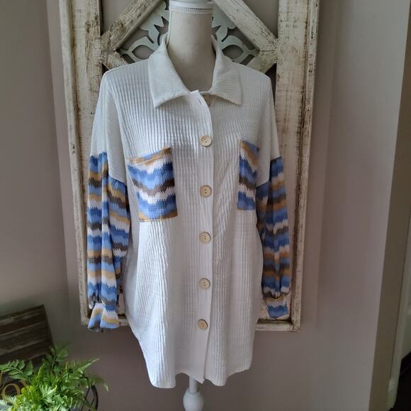 143 Story Women's Quilted Rib Textured Lightweight Wood Button Down Shirt - Picture 5 of 10